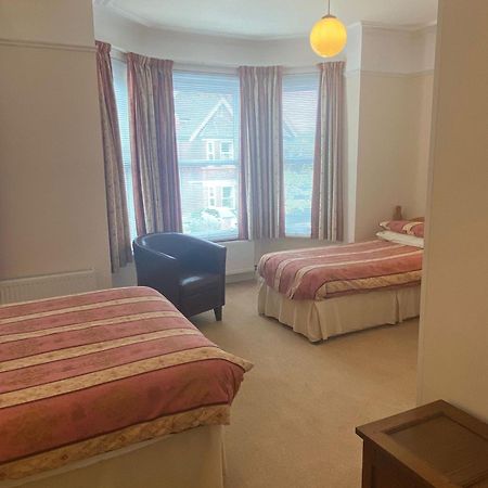 Landguard Lodge Guest House Shipley  Exteriör bild