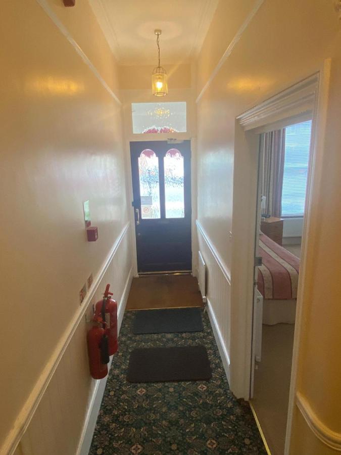 Landguard Lodge Guest House Shipley  Exteriör bild