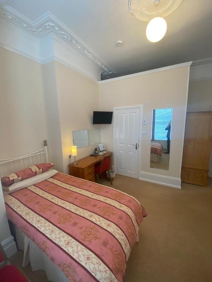 Landguard Lodge Guest House Shipley  Exteriör bild