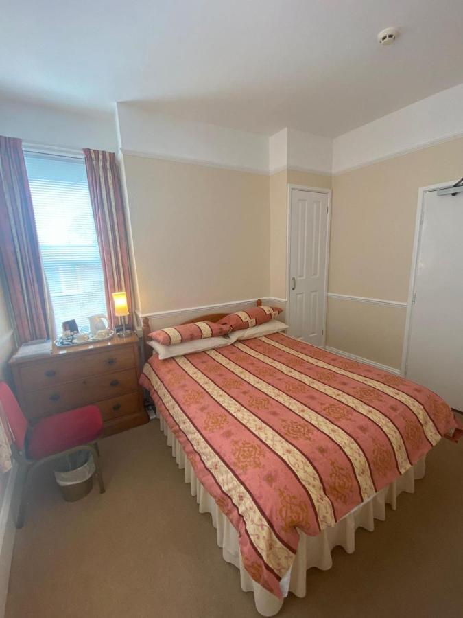 Landguard Lodge Guest House Shipley  Exteriör bild