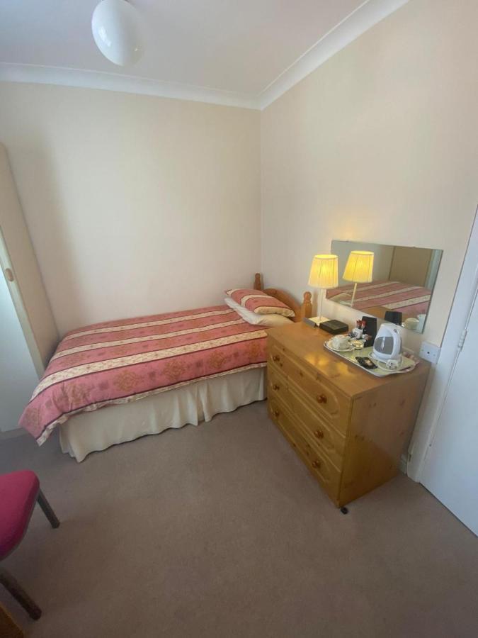 Landguard Lodge Guest House Shipley  Rum bild