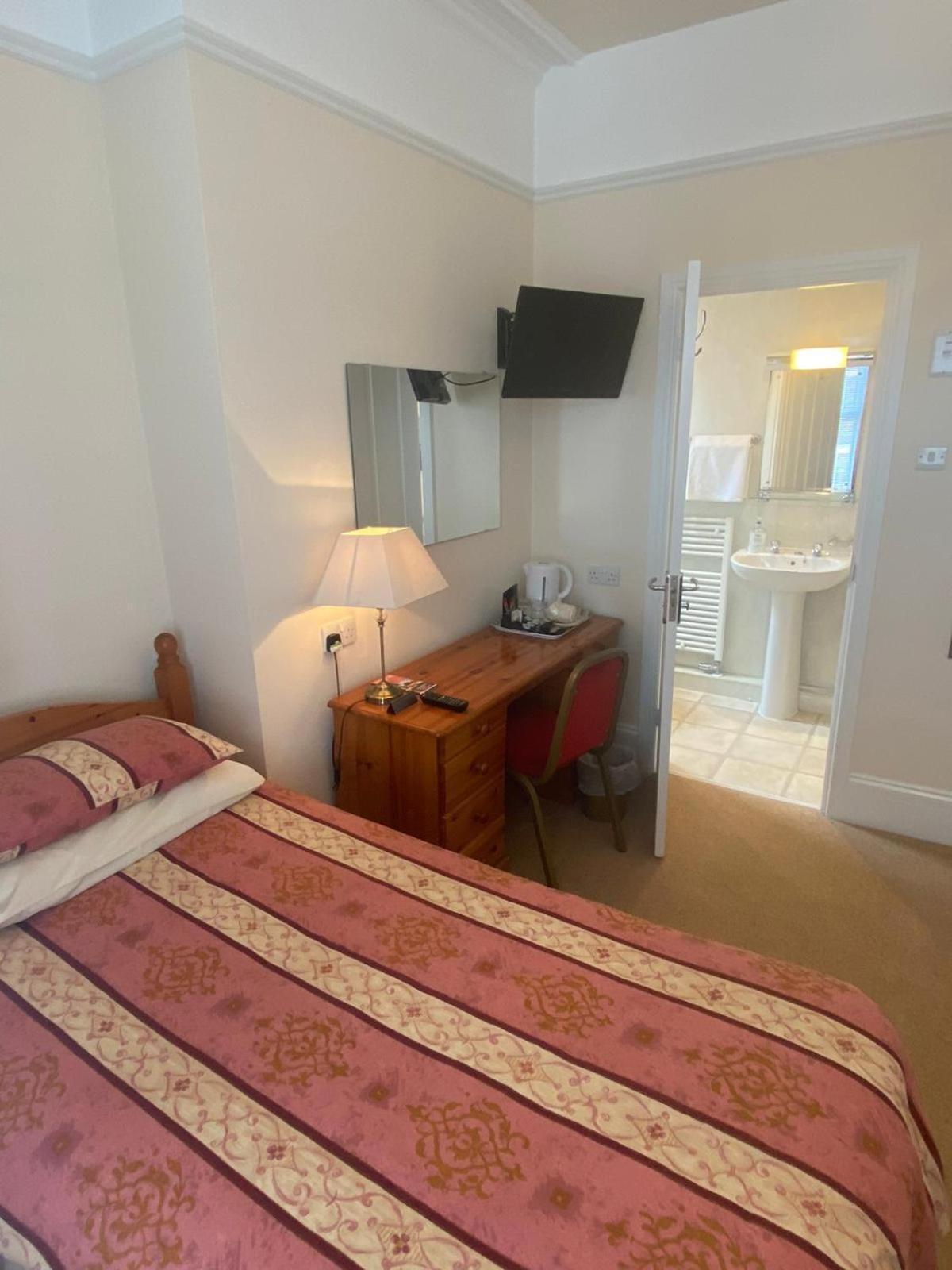 Landguard Lodge Guest House Shipley  Rum bild