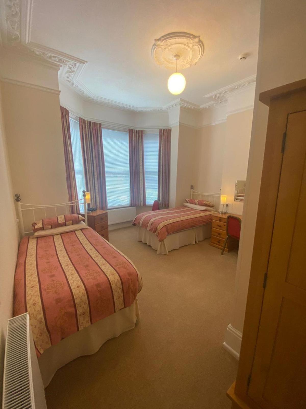 Landguard Lodge Guest House Shipley  Rum bild