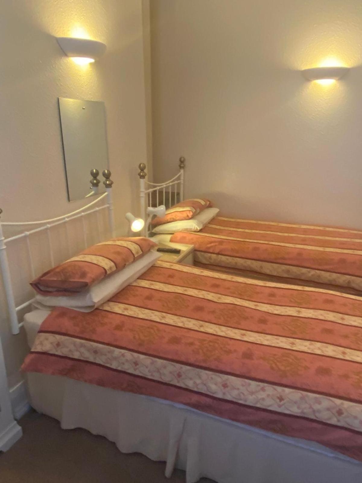 Landguard Lodge Guest House Shipley  Rum bild