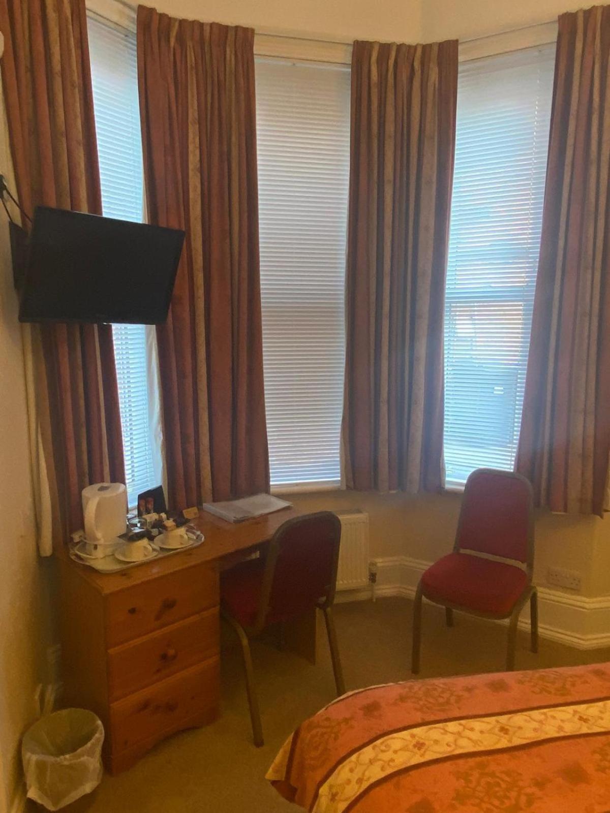 Landguard Lodge Guest House Shipley  Rum bild