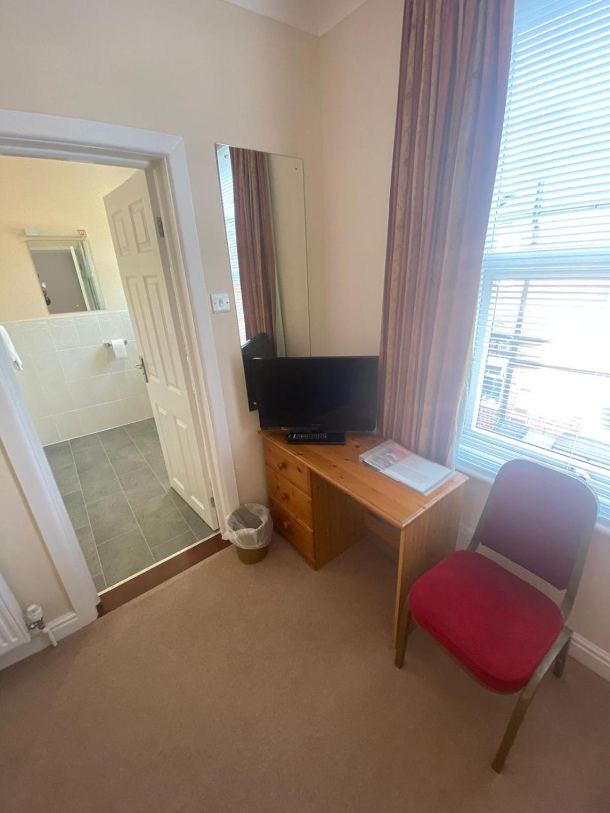 Landguard Lodge Guest House Shipley  Rum bild