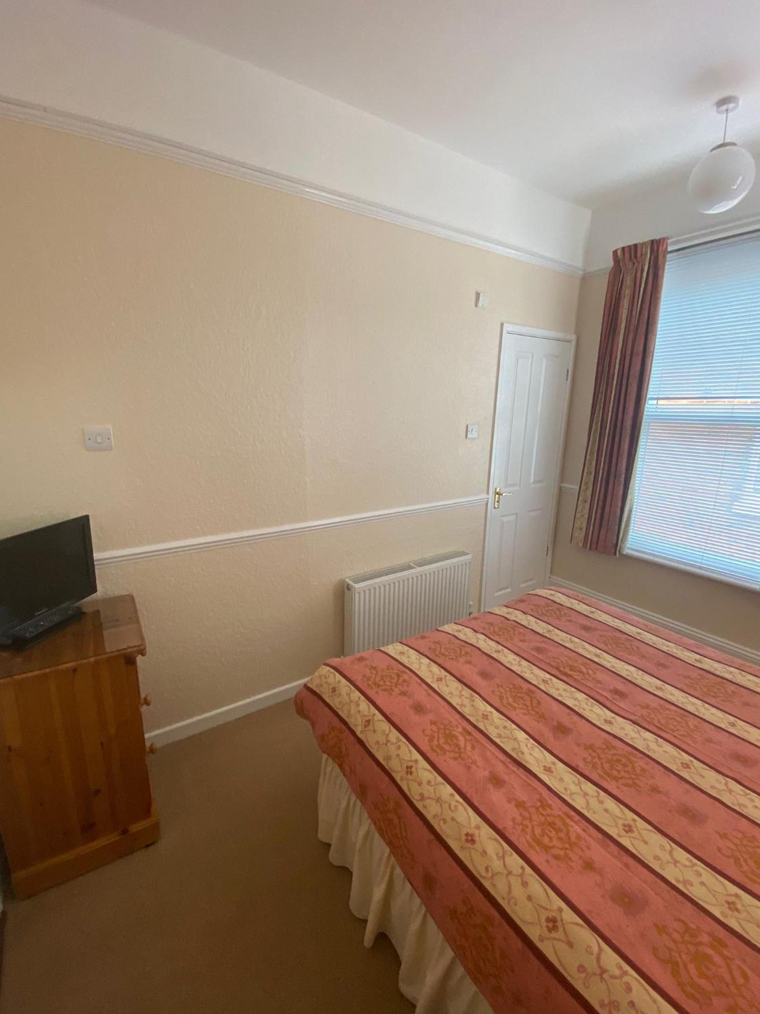 Landguard Lodge Guest House Shipley  Exteriör bild