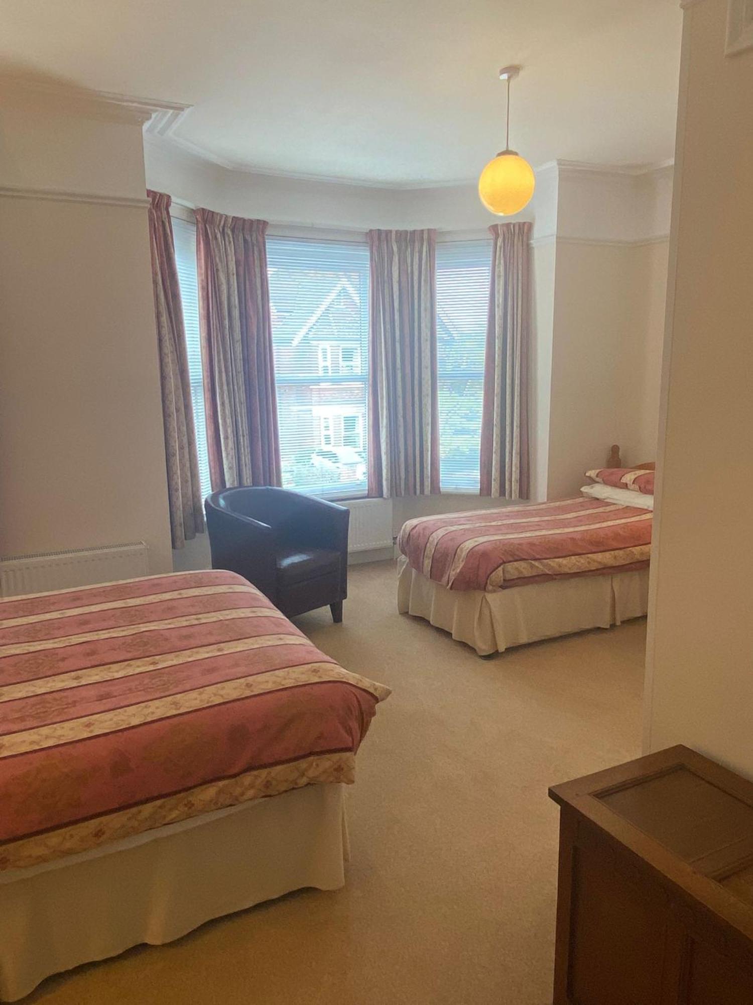 Landguard Lodge Guest House Shipley  Exteriör bild